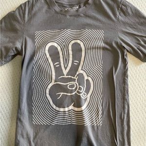 Peace tee